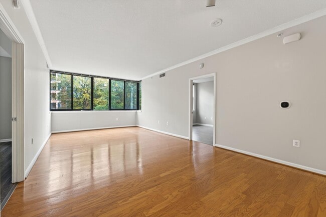 Building Photo - 2220 Fairfax Dr