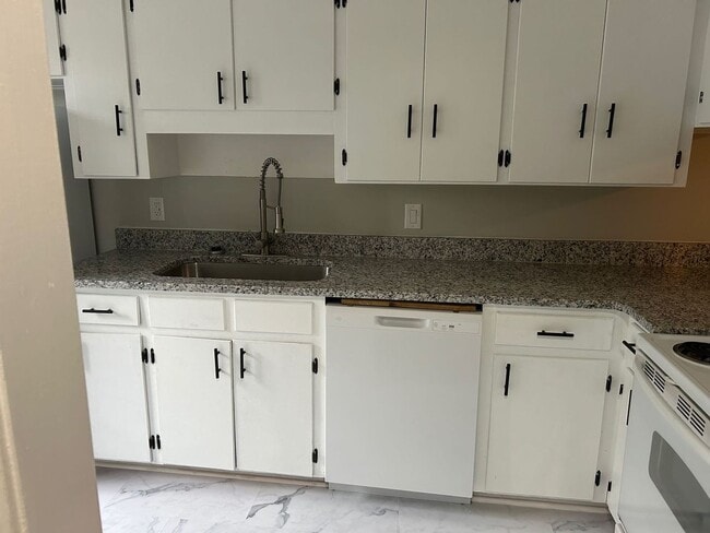 Building Photo - 2904 Scotsman Rd