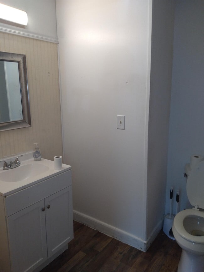 Building Photo - 216 S Pecan St