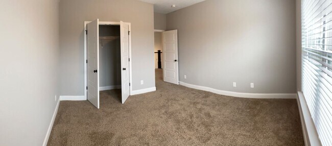 Building Photo - Spacious 5-Bedroom Home with Open Foyer - Move-In Ready! **Close to Fort Gordon, Hospitals, and I...