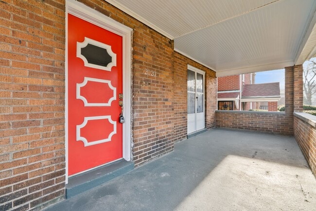 Building Photo - Newly Renovated 3 Bedroom home in East Pittsburgh available now!