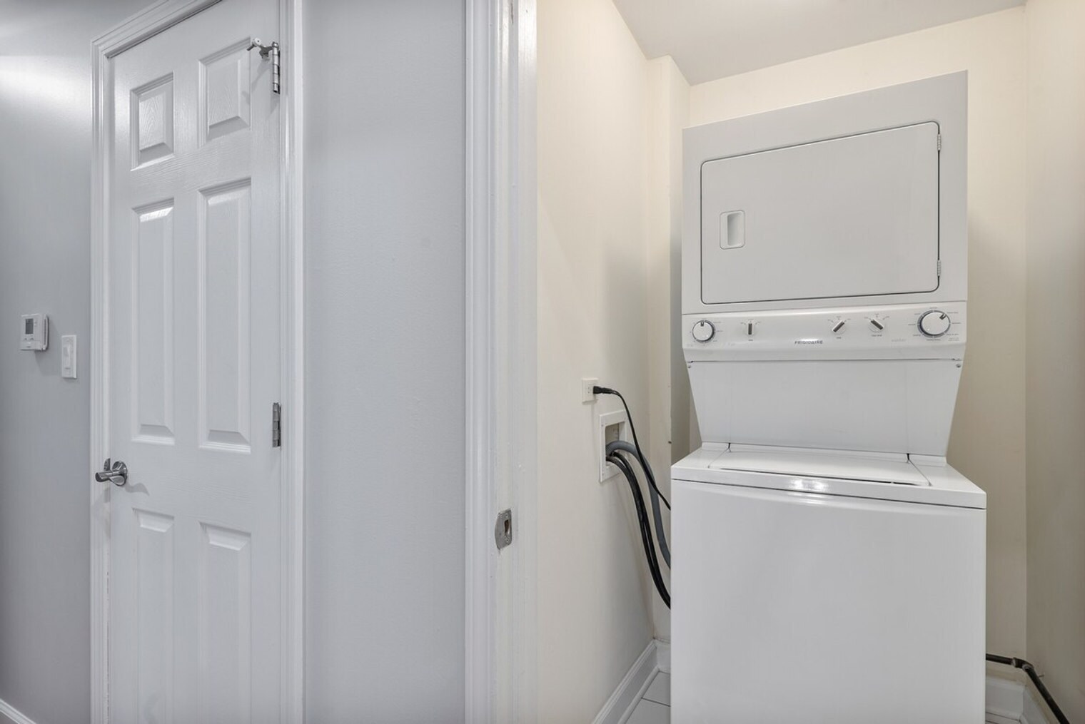 Building Photo - 1044 N California Ave