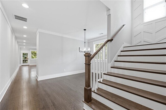 Building Photo - 254 Lamon Ave SE