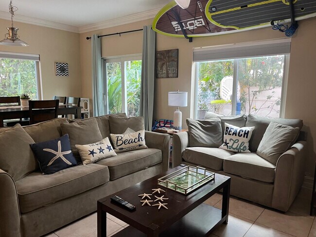 Building Photo - 1948 NE 2nd St