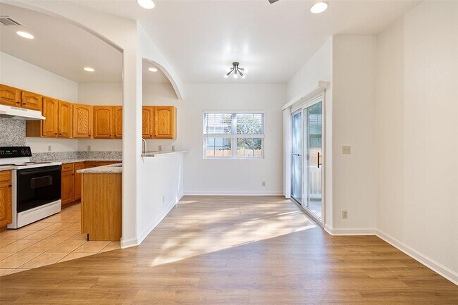 Building Photo - 1003 Canyon Edge Dr