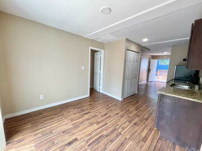 Building Photo - 1033 Rivas St