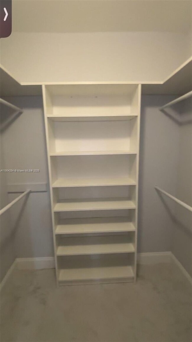 Building Photo - 833 Riverside Dr