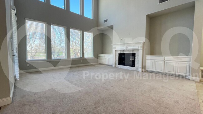 Building Photo - 7005 Golf Club Dr