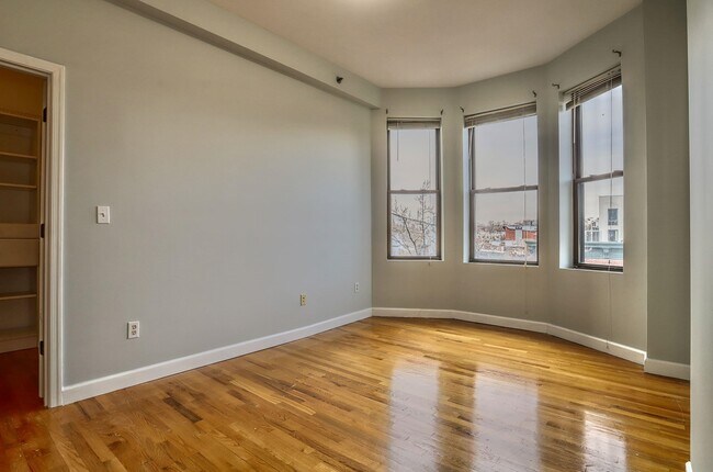 Building Photo - 703 Park Ave