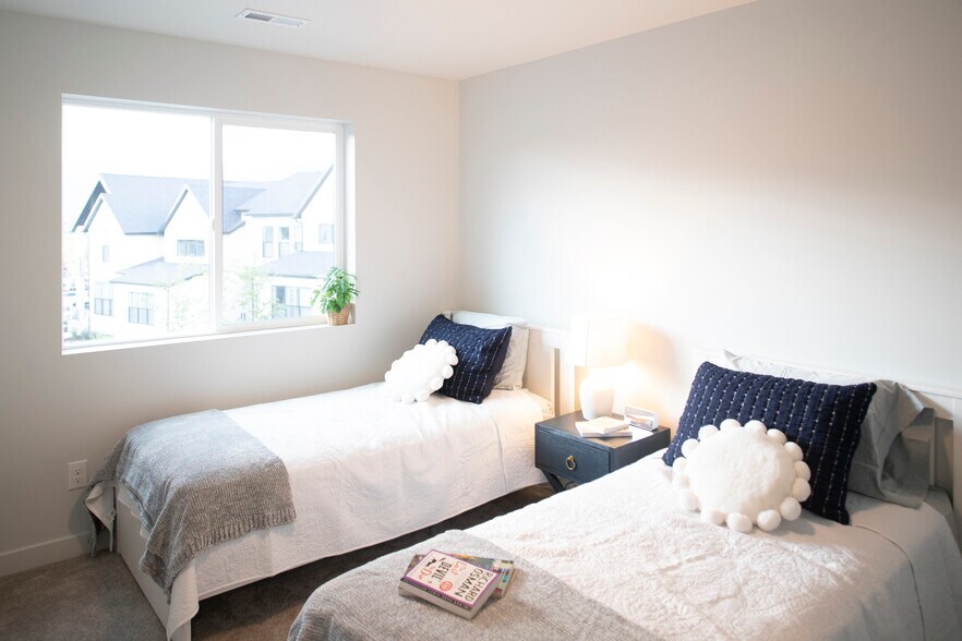 Building Photo - 1782 N 140 E