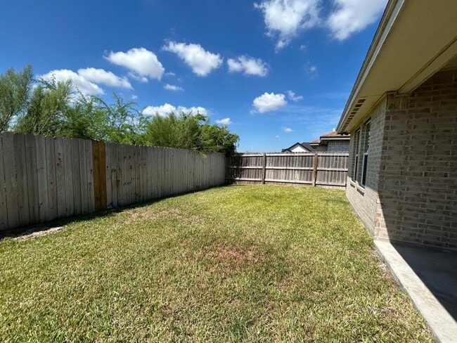 Building Photo - 2933 Zeb Dr