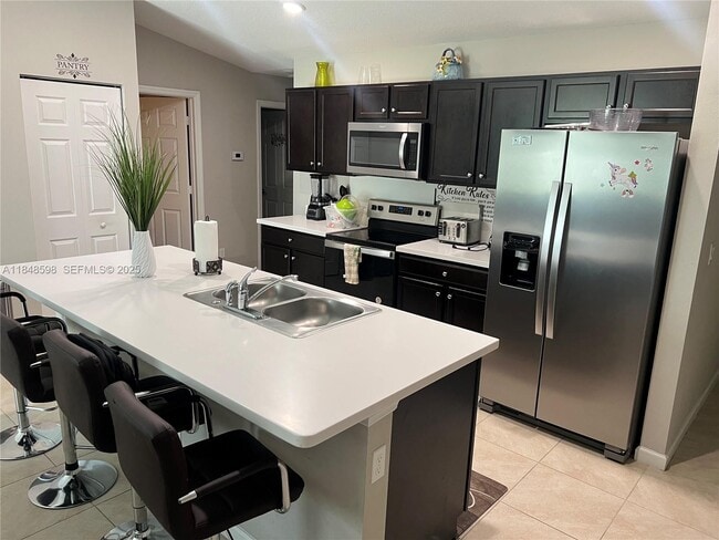 Building Photo - 172 SW Langfield Ave