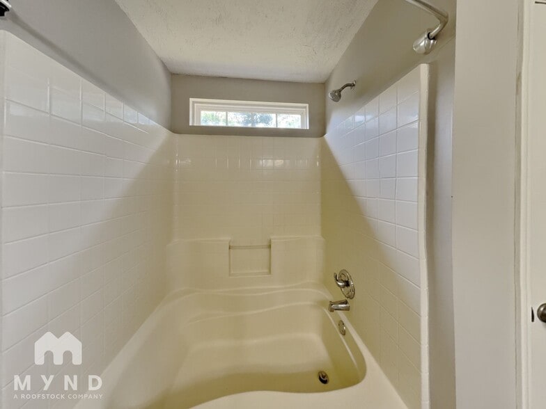 Building Photo - 3547 Devon Chase Rd