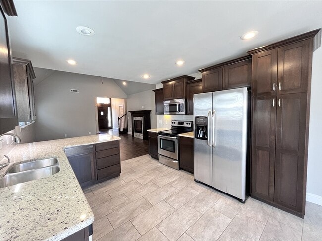 Building Photo - 3214 SW Stonepoint Ave