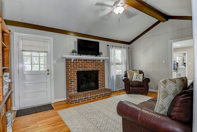 Building Photo - ONE LEVEL LIVING at it's FINEST in the SOU...