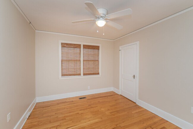 Building Photo - Charming 3-bedroom/2-bath single-family ho...