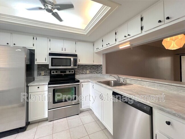 Building Photo - 15051 Parkside Dr