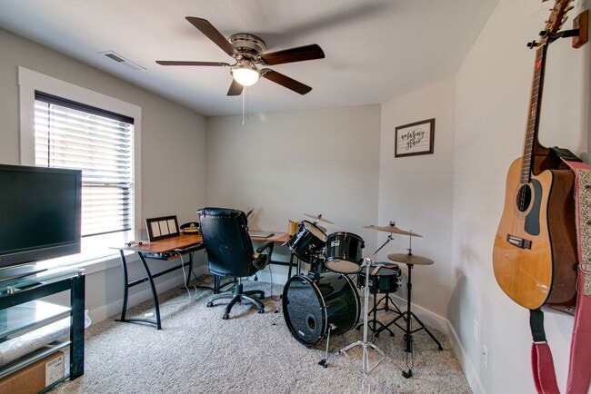 Building Photo - 210 Geneva Ln