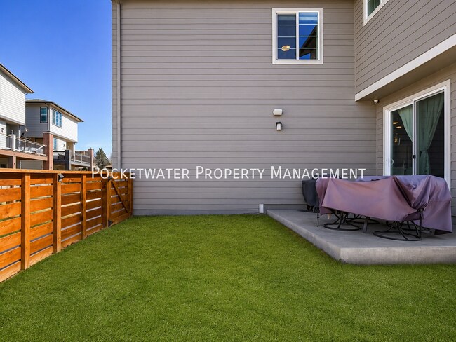 Building Photo - 8875 Yates Dr