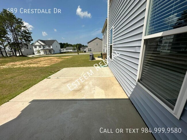 Building Photo - 689 Crestdale Dr