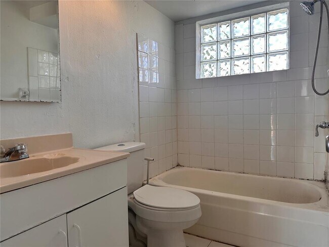 Building Photo - 3215 Bright Dr
