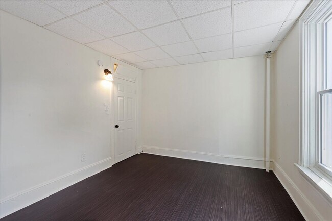 Building Photo - 437 S 14th St