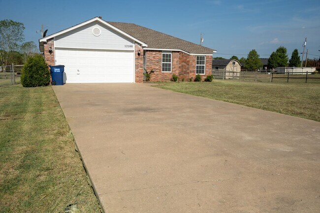Primary Photo - 3 Bed / 2 Bath in Collinsville!