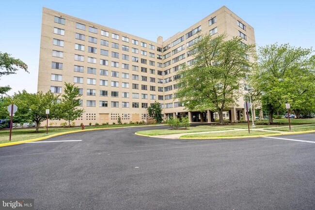 Building Photo - 6621 Wakefield Dr