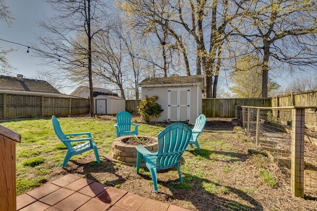 Building Photo - Charming 2 Bedroom 2 Bath Home In The Heart Of Downtown Mebane With Massive Fenced In Yard!!