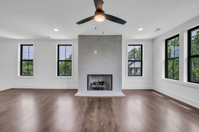 Building Photo - Modern Luxury Living in East Nashville