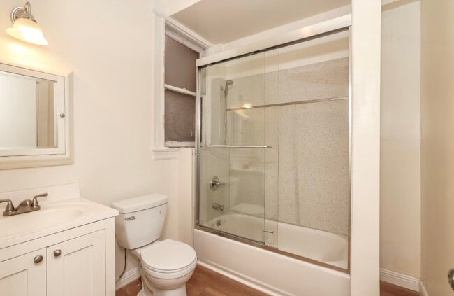 Building Photo - 1026 Bush St