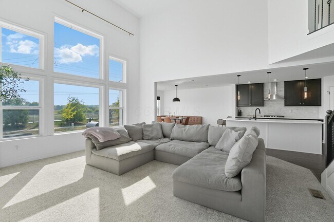 Building Photo - 6060 Lavender