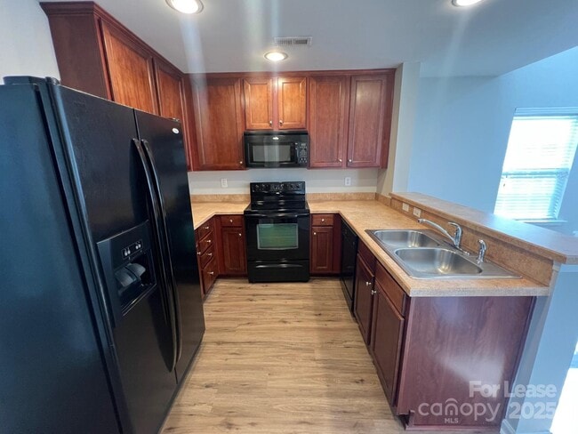 Building Photo - 18429 Streamline Ct