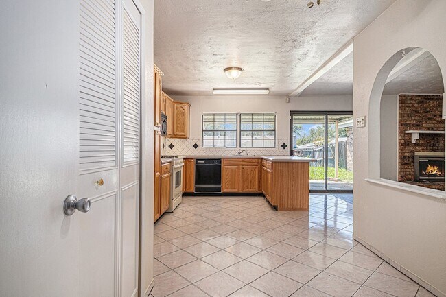 Building Photo - 1814 Addington Dr