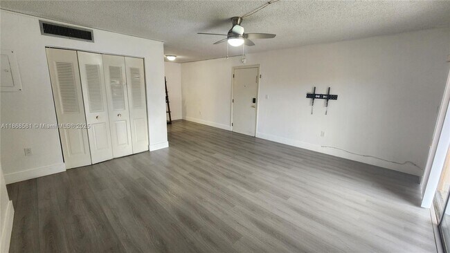 Building Photo - 7231 Miami Lakes Dr