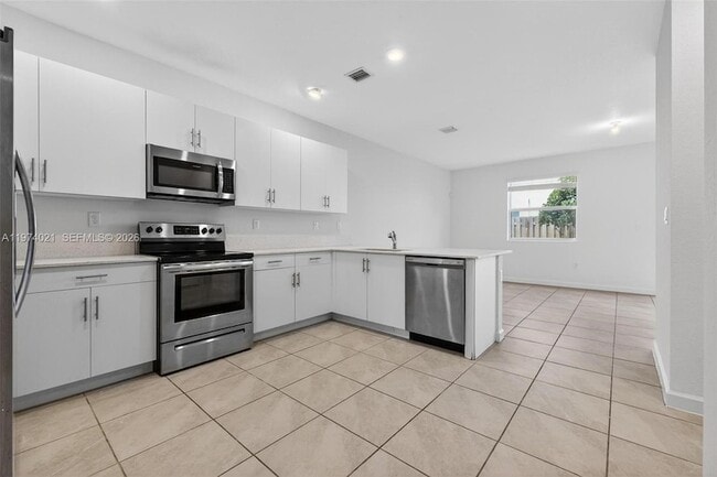 Building Photo - 2619 SE 11th St