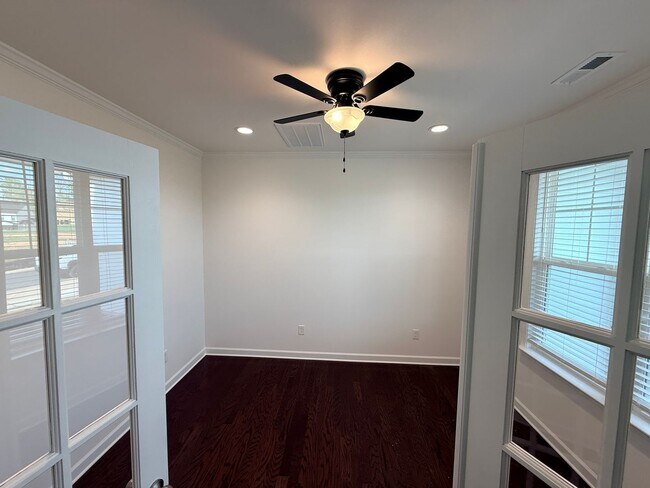 Building Photo - Beautiful New Home in georgous community