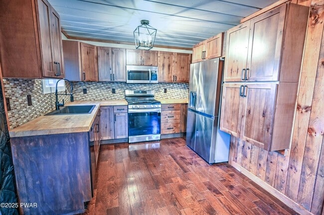 Building Photo - 424 Sunset Forest Dr