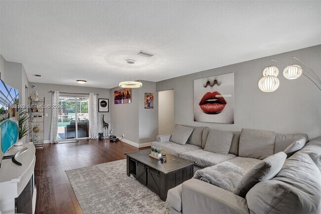 Building Photo - 2101 N 52nd Ave