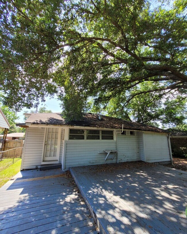 Building Photo - 1112 Polk Ave