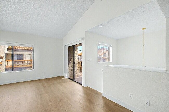 Building Photo - 818 S Westwood