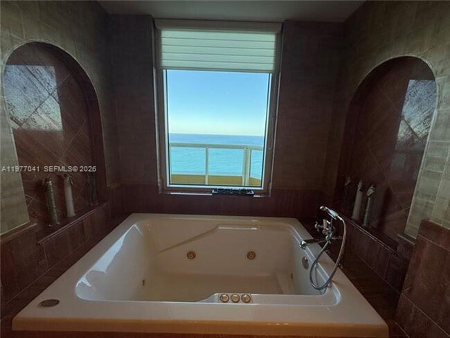 Building Photo - 17875 Collins Ave