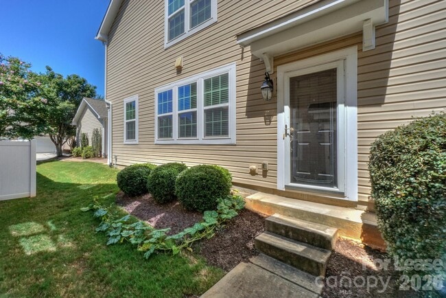 Building Photo - 8273 Viewpoint Lane