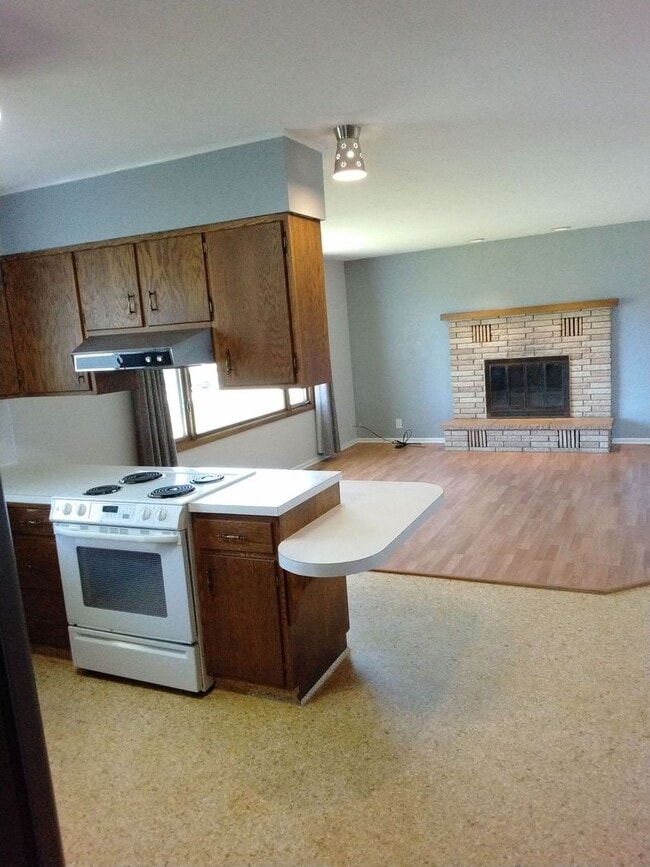 Building Photo - 3 Bedroom home