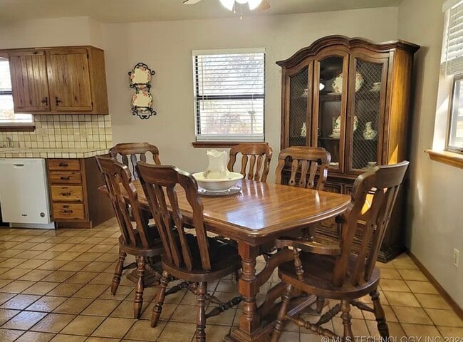 Building Photo - 415641 E 1094 Rd