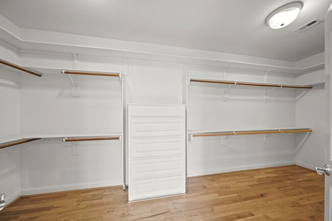 Building Photo - 9714 Braesmont Dr