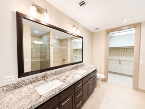 Building Photo - 9787 Katy Fwy