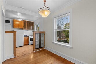 Building Photo - Large One Bedroom in Andersonville