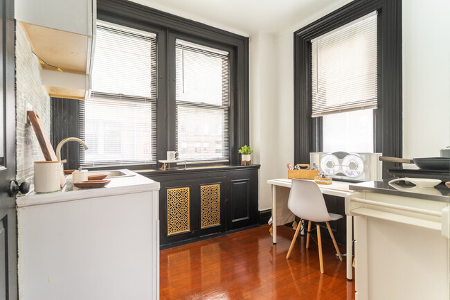 Building Photo - Loft Suite - Midtown Manhattan