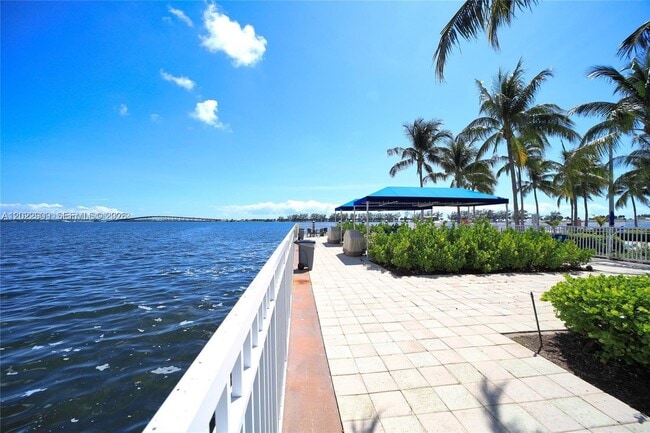 Building Photo - 2101 Brickell Ave